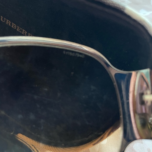 ❤️SOLD❤️ Burberry sunglasses - Picture 15 of 15
